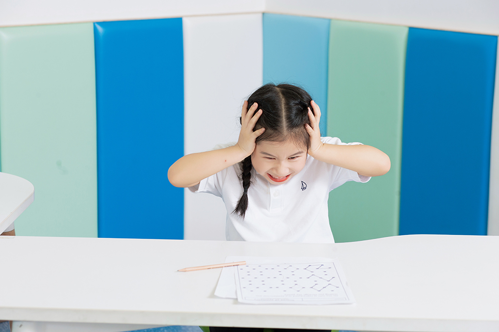 磨磨蹭蹭、慢慢吞吞，孩子做作業(yè)注意不集中怎么辦？